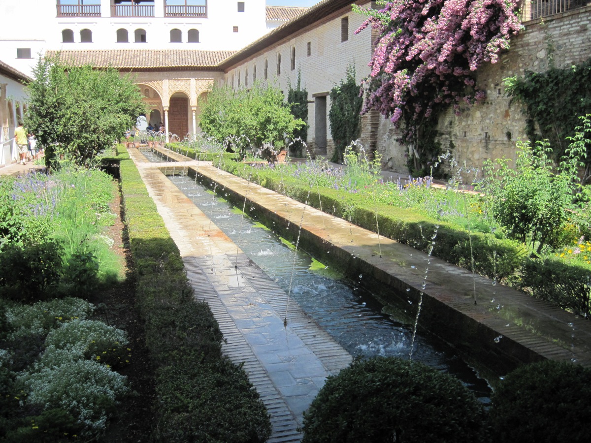 80-Alhambra- Il giardino e le fontanelle